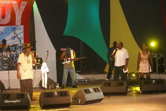 Les artistes ivoiriens organisent une campagne de sensibilisation pour une sortie de crise réussie